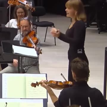 Can an ordinary person conduct an orchestra? NOPE