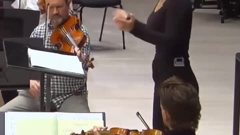 Can an ordinary person conduct an orchestra? NOPE