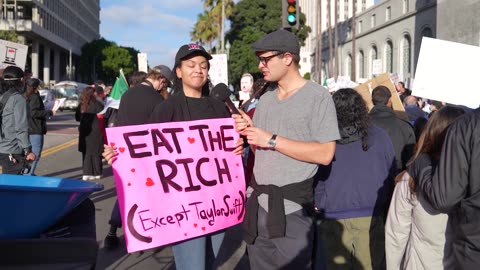 😂 Anti-Trump & Elon Protest—Libtards Have No Clue DUDE is Trolling Them!