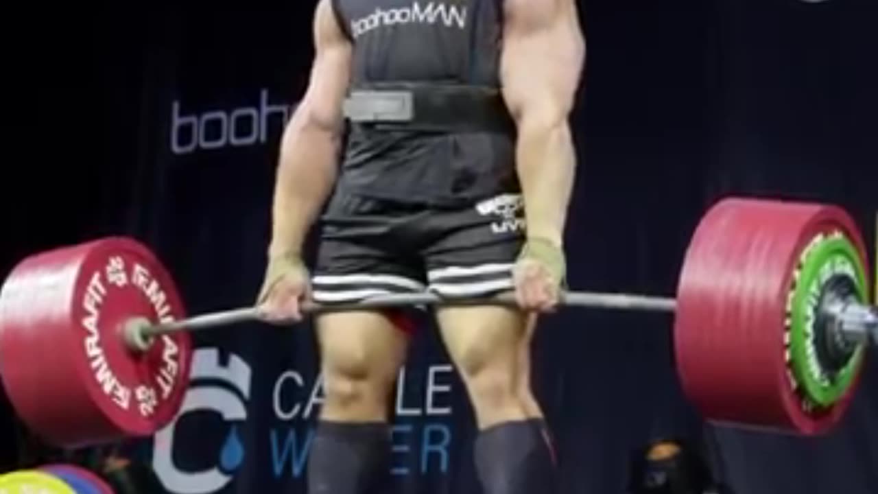 Ivan Makarov Lifts 1,000lbs Like a Monster