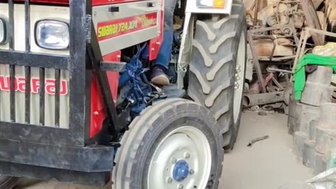 Ye kya hai🤣 #funnyreels #funnyvideos #tractor #tractorlife #comedyreels #comedyvideos #trending