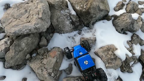 H10 Optic Rock Crawling in the Snow Pt.1