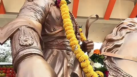 Shivaji Maharaj ki murti jaa rahi hai chin me