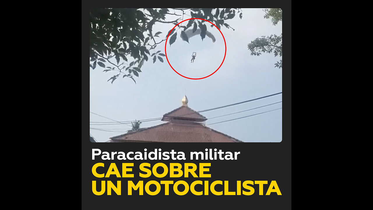 Falla el descenso en paracaídas y va a dar contra un motociclista