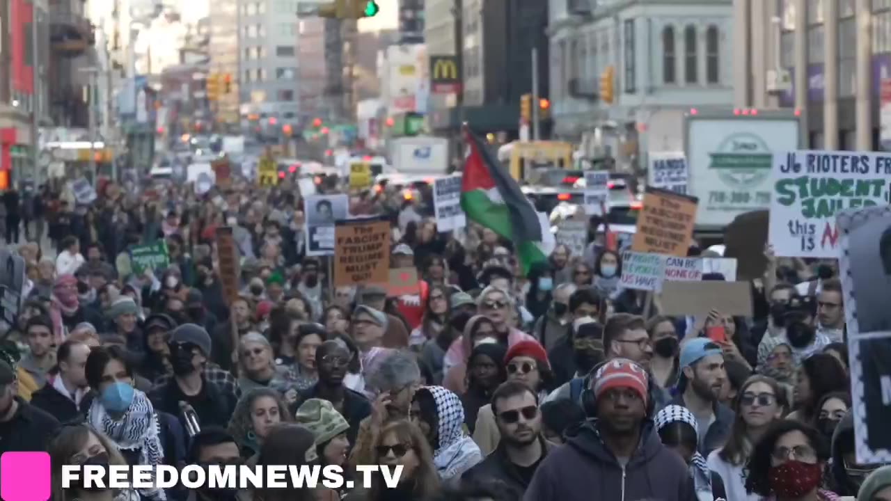 🚩 Palestinian-funded protestors clashing with police in NYC.