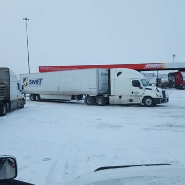 JUST A CREEPIN #ourtruckinglife #truckdrivers #reallifetruckers #trucker #truck #atruckerslife