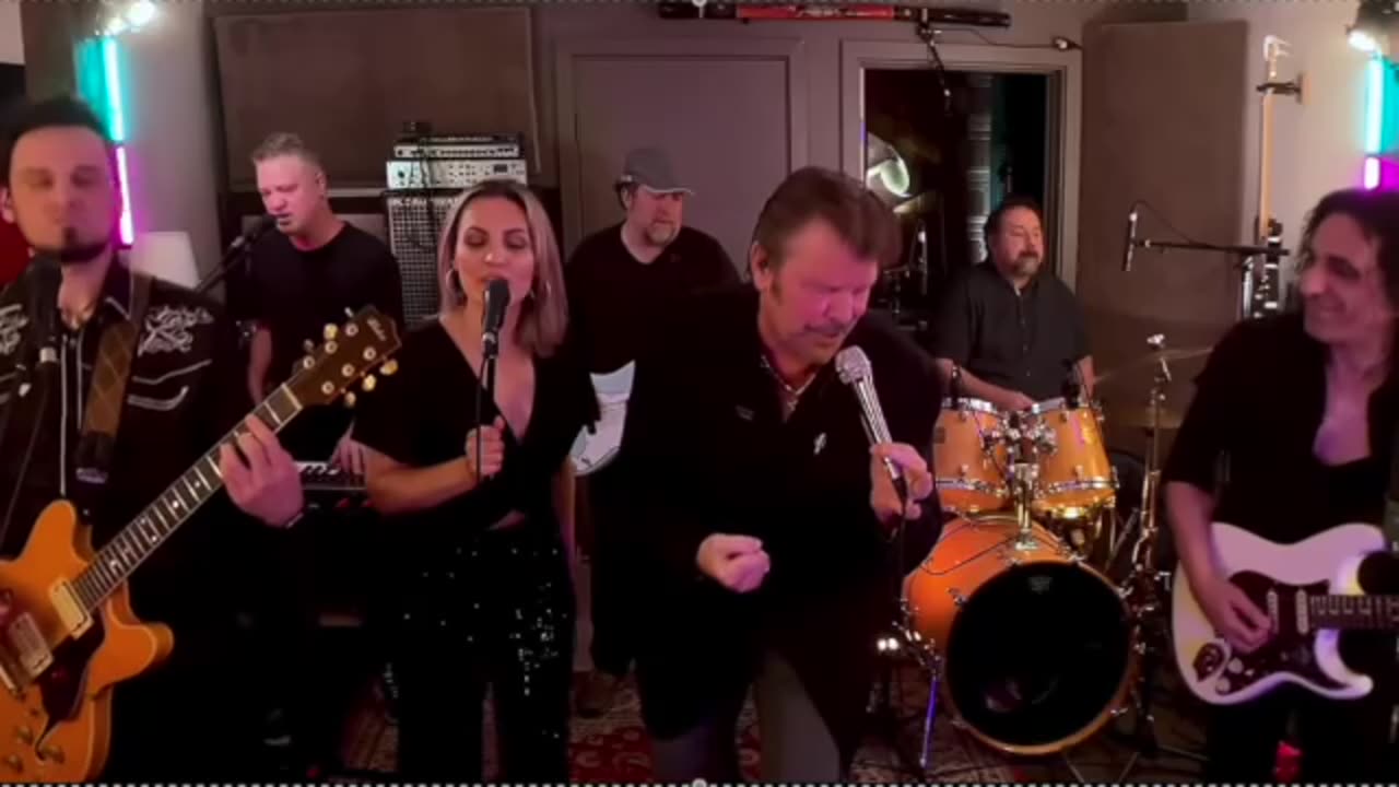 Elvis Presley - Suspicious Mind (Cover by Singit Live)
