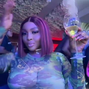 African Vibes, Curvy Moves