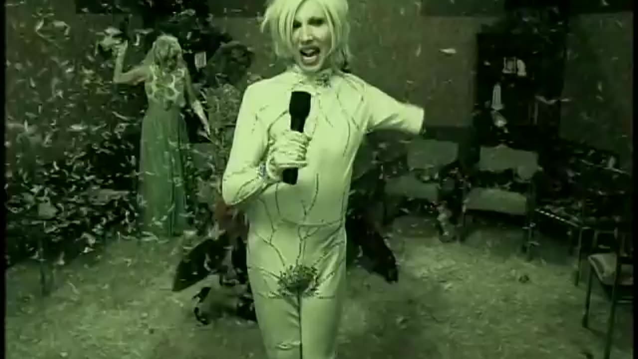 Marilyn Manson - I Don't Like The Drugs (But The Drugs Like Me) (Official Music Video)