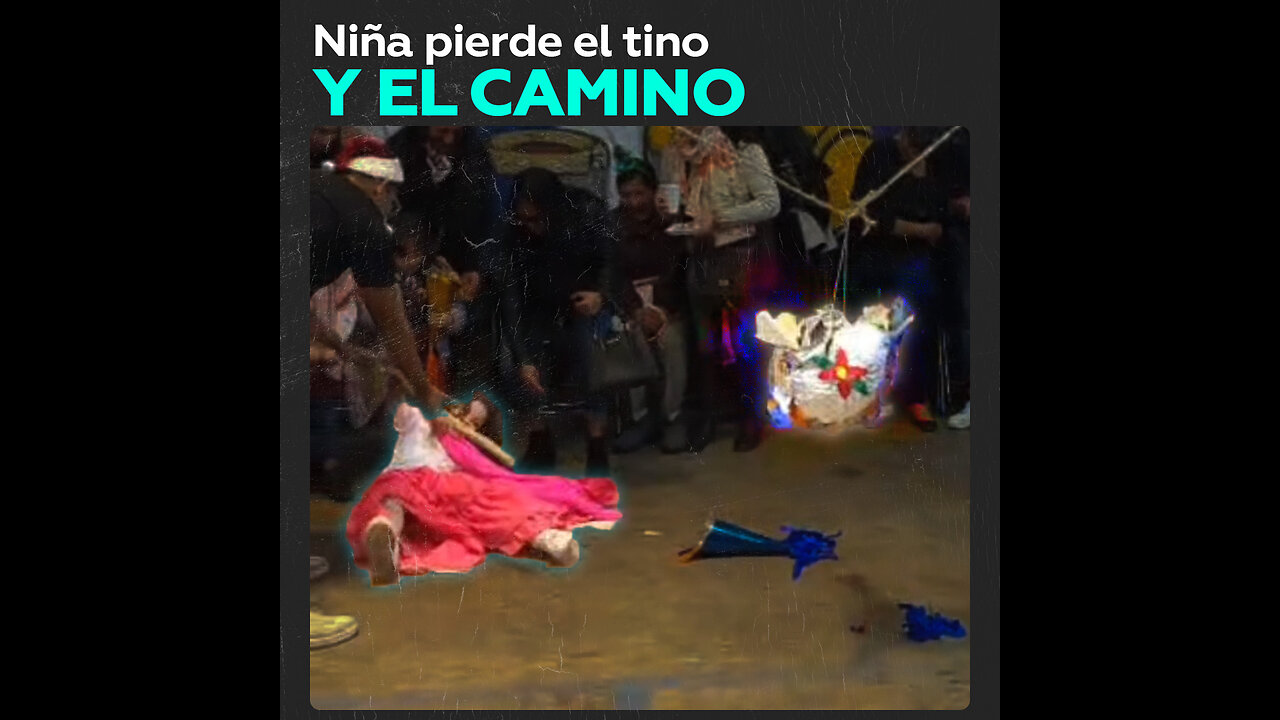 Niña pierde la batalla contra una piñata navideña