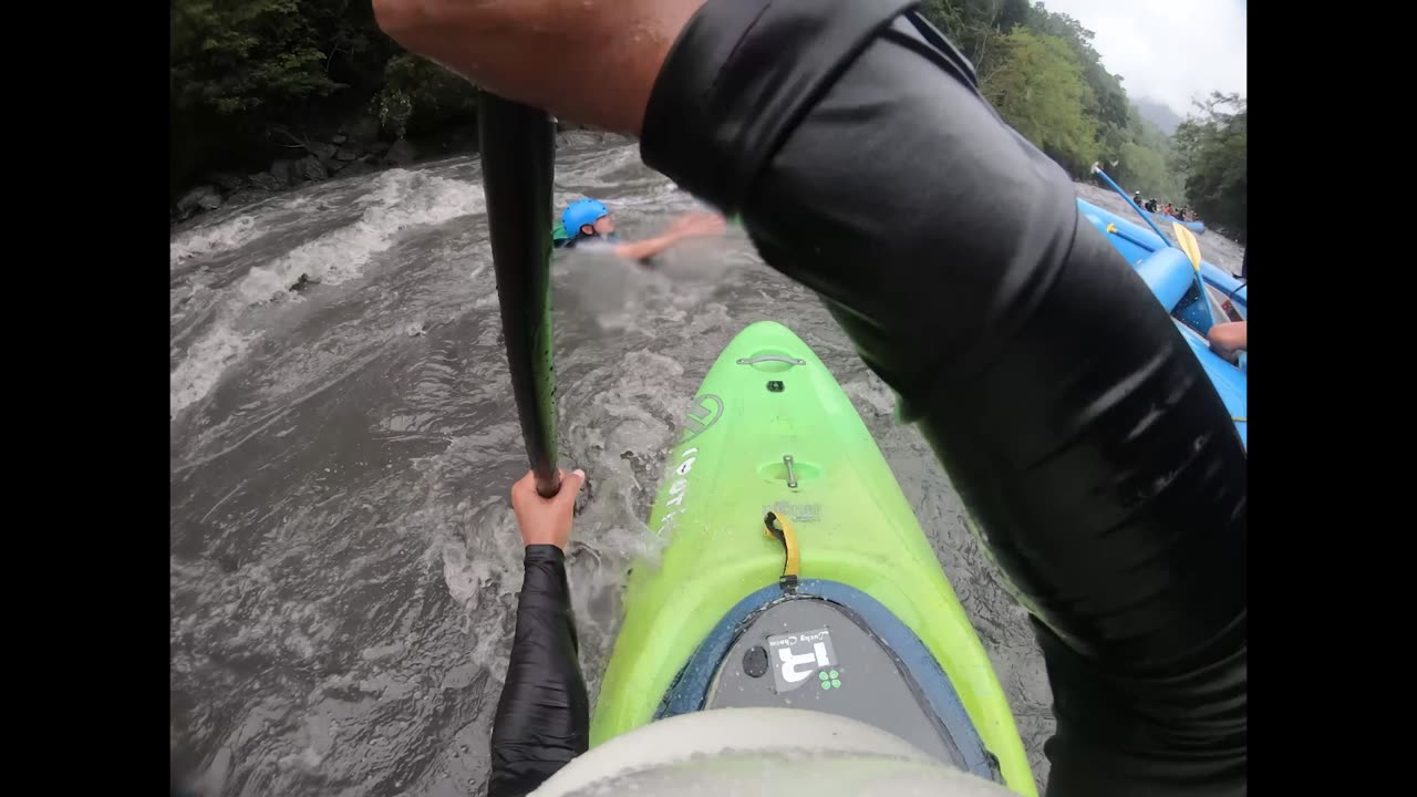 Kayaker Helps Rescue Overturned Rafters