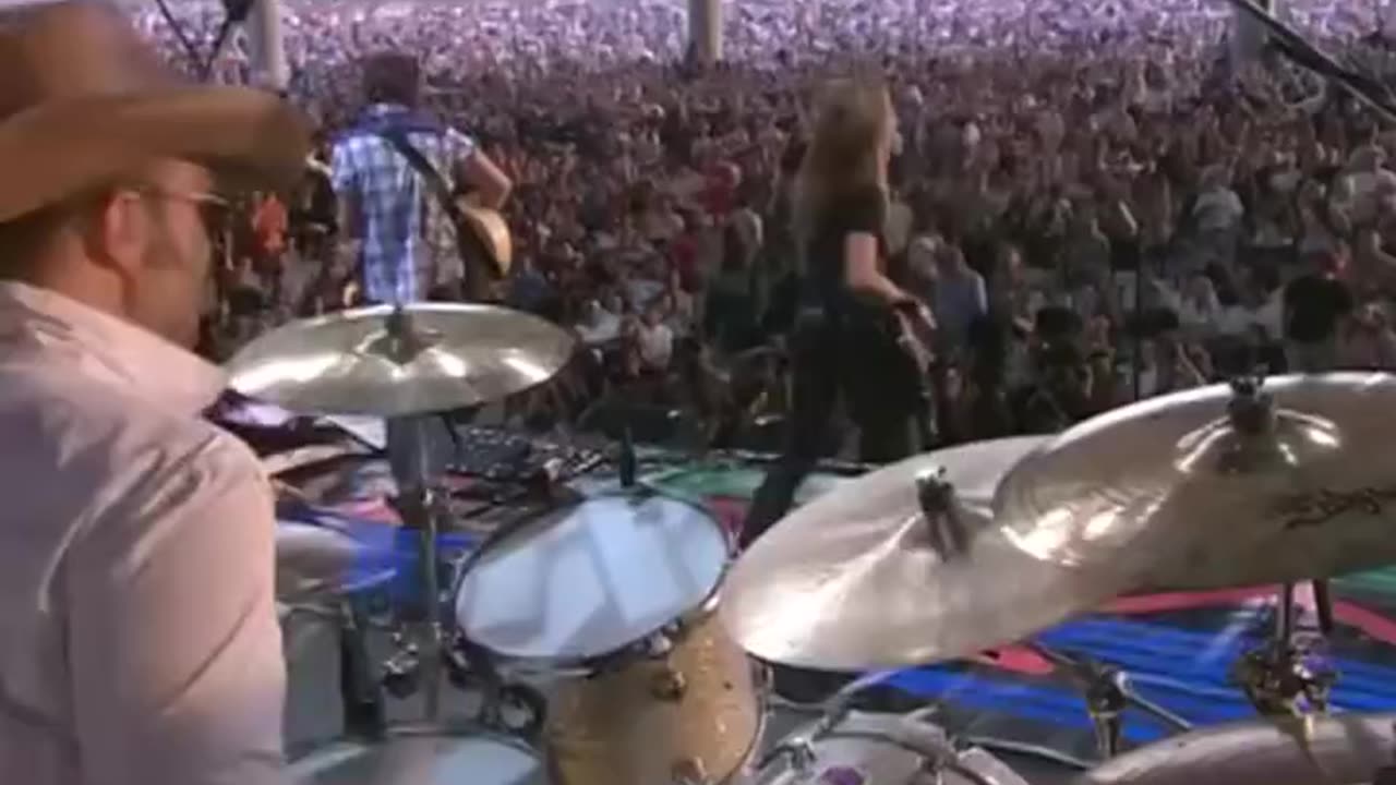 Sheryl Crow - The First Cut is the Deepest (Live at Farm Aid 2003)