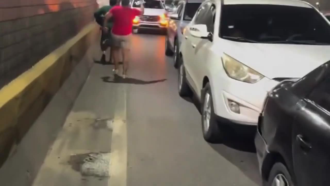 Momentos de pánico en túnel de la 27 de Febrero tras accidente de tránsito y fuerte olor a gas