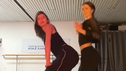 Dance viral trend