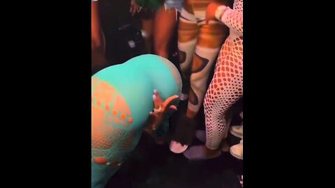 Instagram Baddie Ari Fletcher shaking and throwing ass twerking compilation