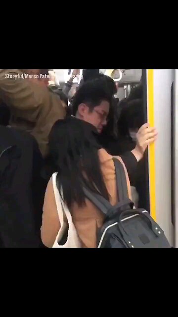 Japan subway 🤯😂