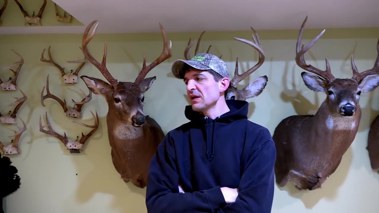 Iowa Bow Hunt - broken 8 pointer