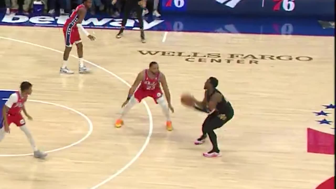 Spida's Touch! 🎯 @spidadmitchell with the money shot for the @cavs