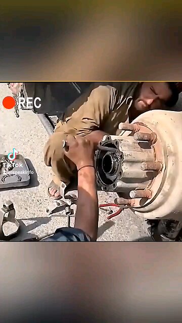 This Welder’s Precision is Insane #Welding #WeldingLife #MetalWork #Engineering