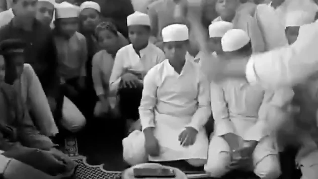 Muslims destroy smartphones because they are made in the West and film the