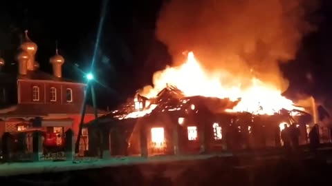 🔥👀 In the Irkutsk region, a Sunday school at the church of St. Nicholas burned