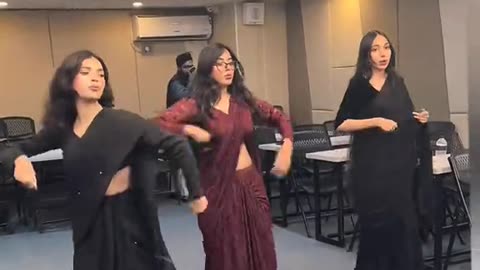 CUTE GIRL DANCE