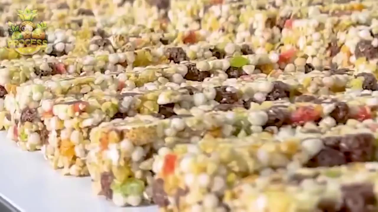 HOW GINGER BREAD HOUSES ARE MADE IN A FACTORY// GINGERBREAD HOUSE FACTORY PROCESS