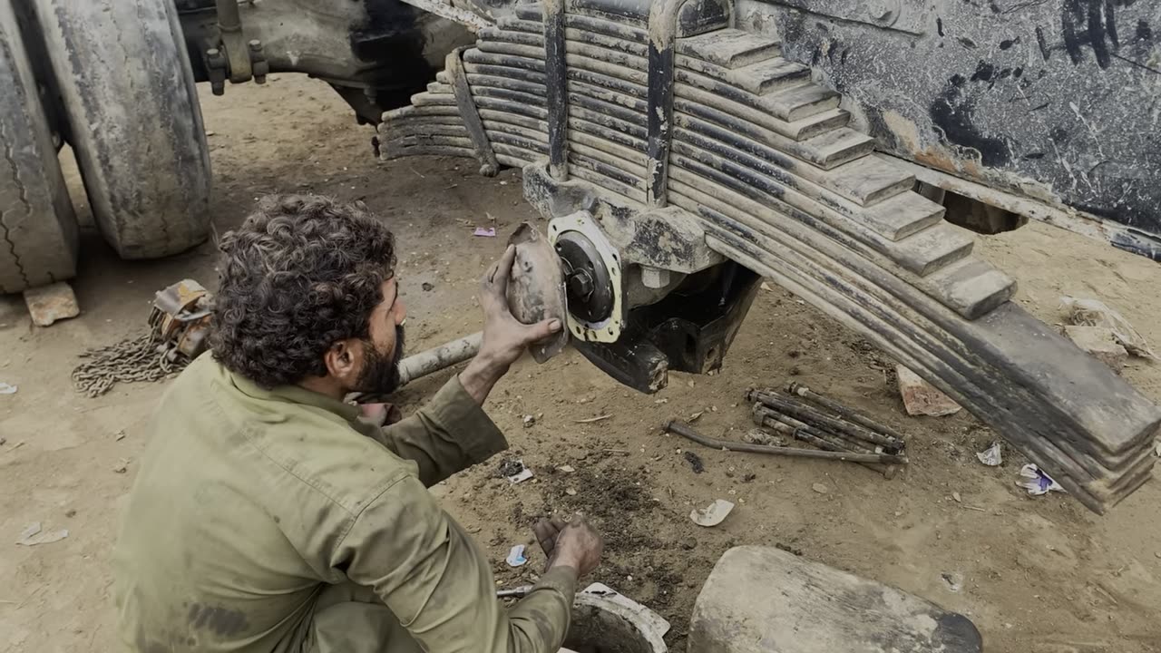 Accidental truck repair in Pakistan