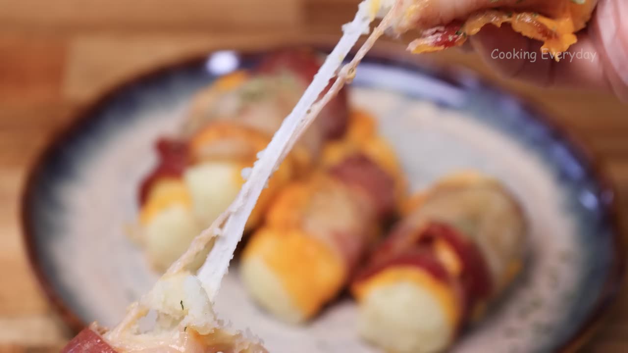 If_you_have_1_potato_and_some_bacon_,_make_this_potato_snack,_simple_and_delicious