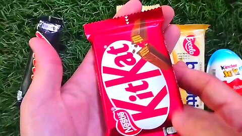 Satisfying video Asmr vidéo lollipops twix snickers mars kitkat quattro candy unboxing video opening