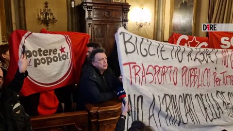 Bologna - RINCARO BUS, BLITZ IN COMUNE: INTERROTTO CONSIGLIO (17.02.25)