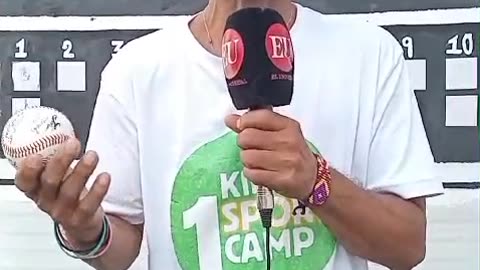 Jairo Morelos, el hombre que adecuó el patio de su casa en un campo deportivo