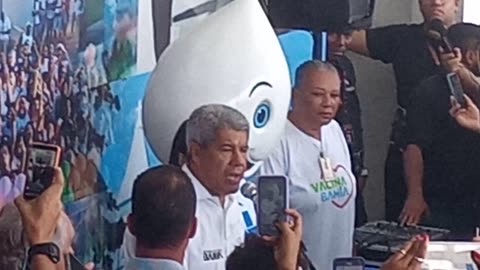 Governador em Conceição do Jacuípe, inicia ano letivo estadual, entrega escola e ônibus escolar