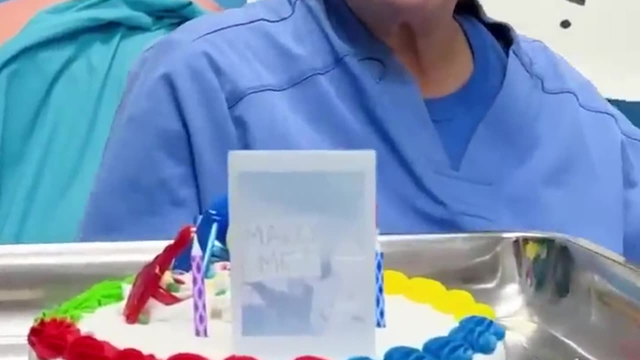 Nurse gets engaged on her birthday!👏🏻🤩