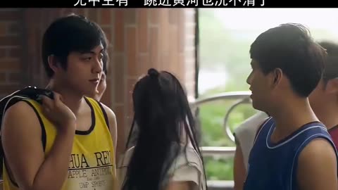 男同学在厕所打扫卫生，没想到女同学突然闯进来……唯有相信你的内心而不是被眼睛和耳朵蒙蔽！