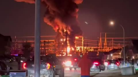 Explosion and fire at a power substation in Fort Worth Texas. 👀