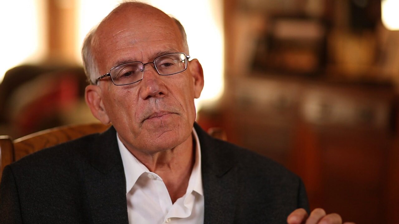 7 PM CST - Dear President Trump w/ Special Guest Victor David Hanson