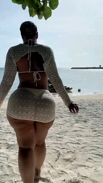 BEAUTIFUL DAY AT THE BEACH