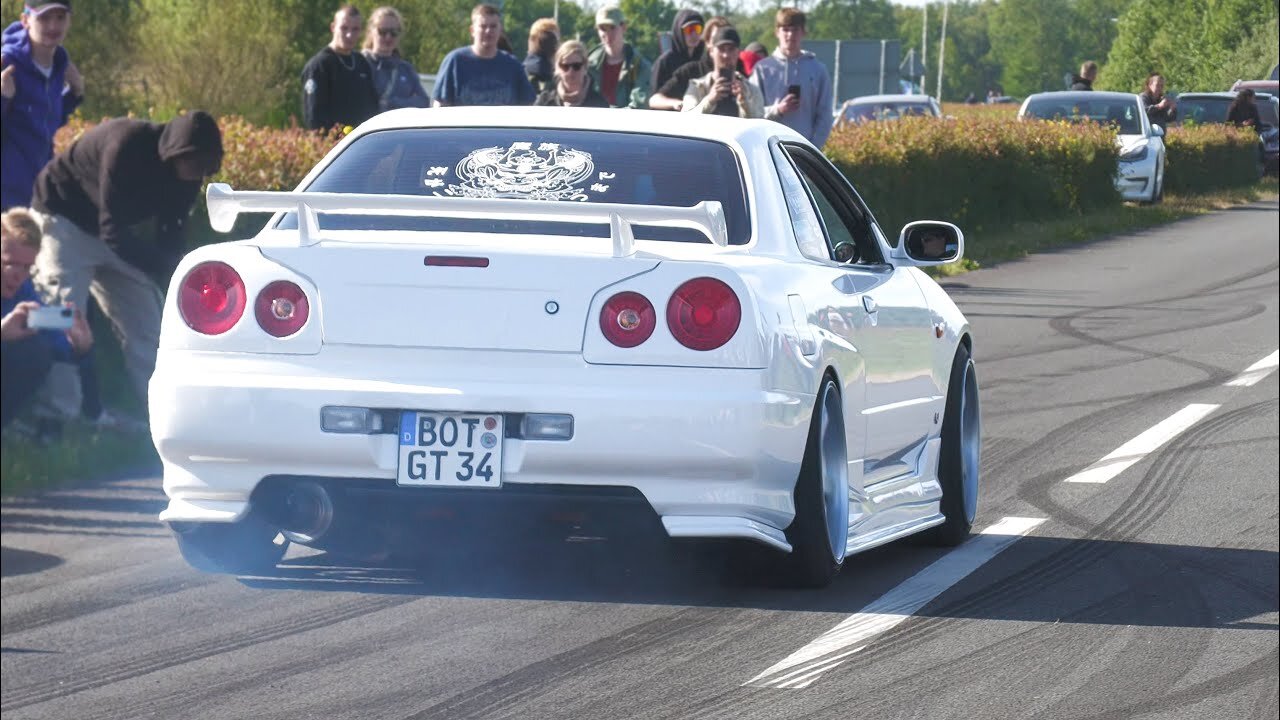 Nissan Skyline R34 Sound Compilation | Burnouts, Flames, Accelerations, ...