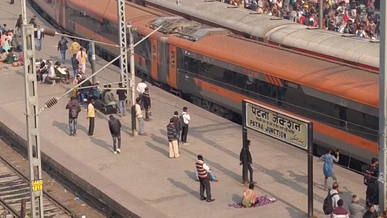 क्या वन्दे भारत आपको भी बुलेट 🚅 ट्रेन 🚂 जैसा फील करवाता है!