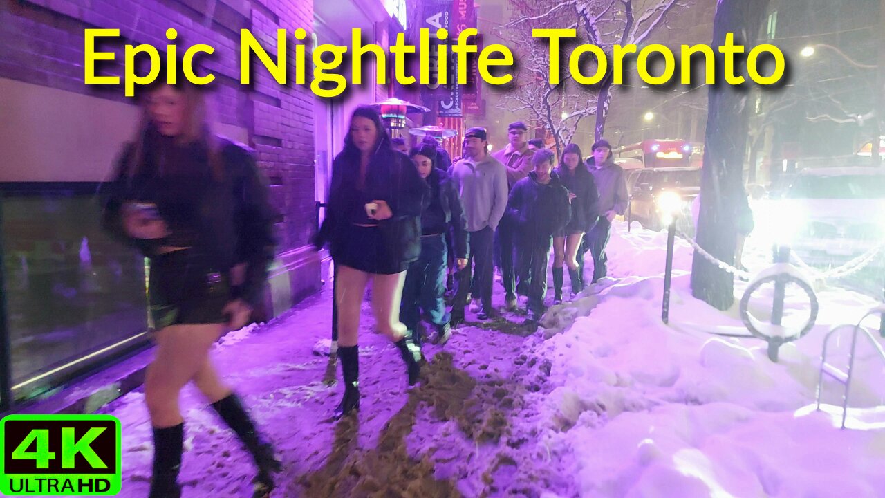 【4K】Crazy snowstorm 🌨 Downtown Toronto Nightlife Canada 🇨🇦