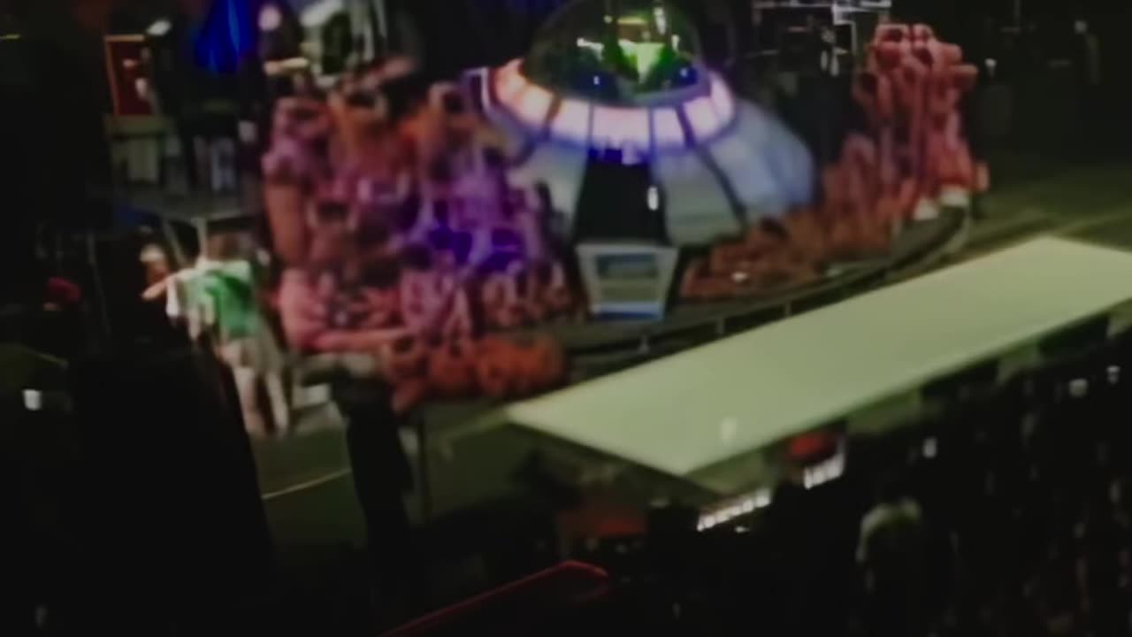 Limp Bizkit Family Values Tour Jump Around!