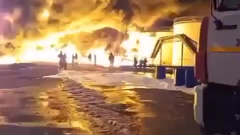 🔥 A fire continues at the oil depot in Engels, which was attacked again by