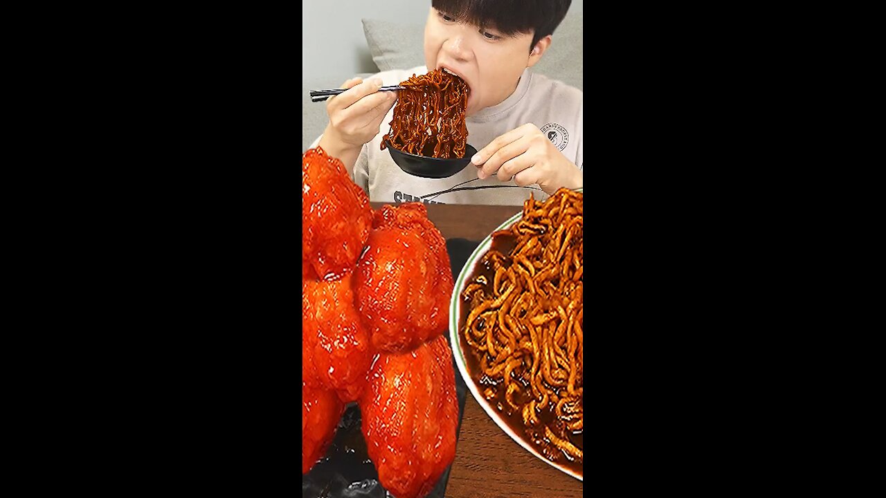 Follow for more ASMR videos🌮🍟 Credits: @gongsam_table #mukbang #asmr #fastfood #asmreating