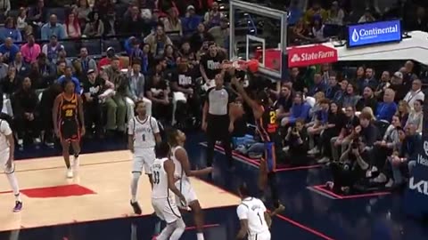 NBA - The pump fake. The spin move. The finish. Shai shows 💪