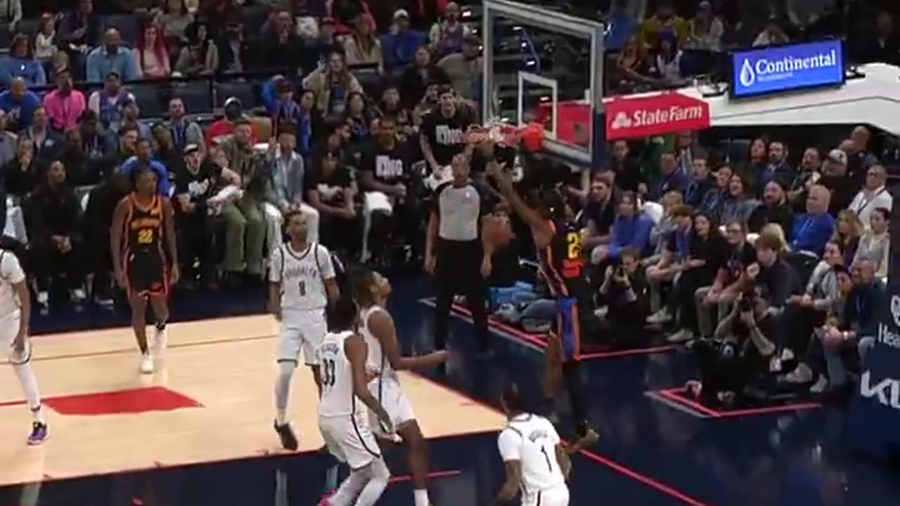 NBA - The pump fake. The spin move. The finish. Shai shows 💪