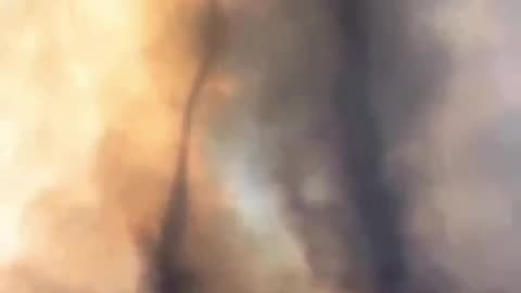 🇺🇸Horrible footage: Fire tornadoes rise in California