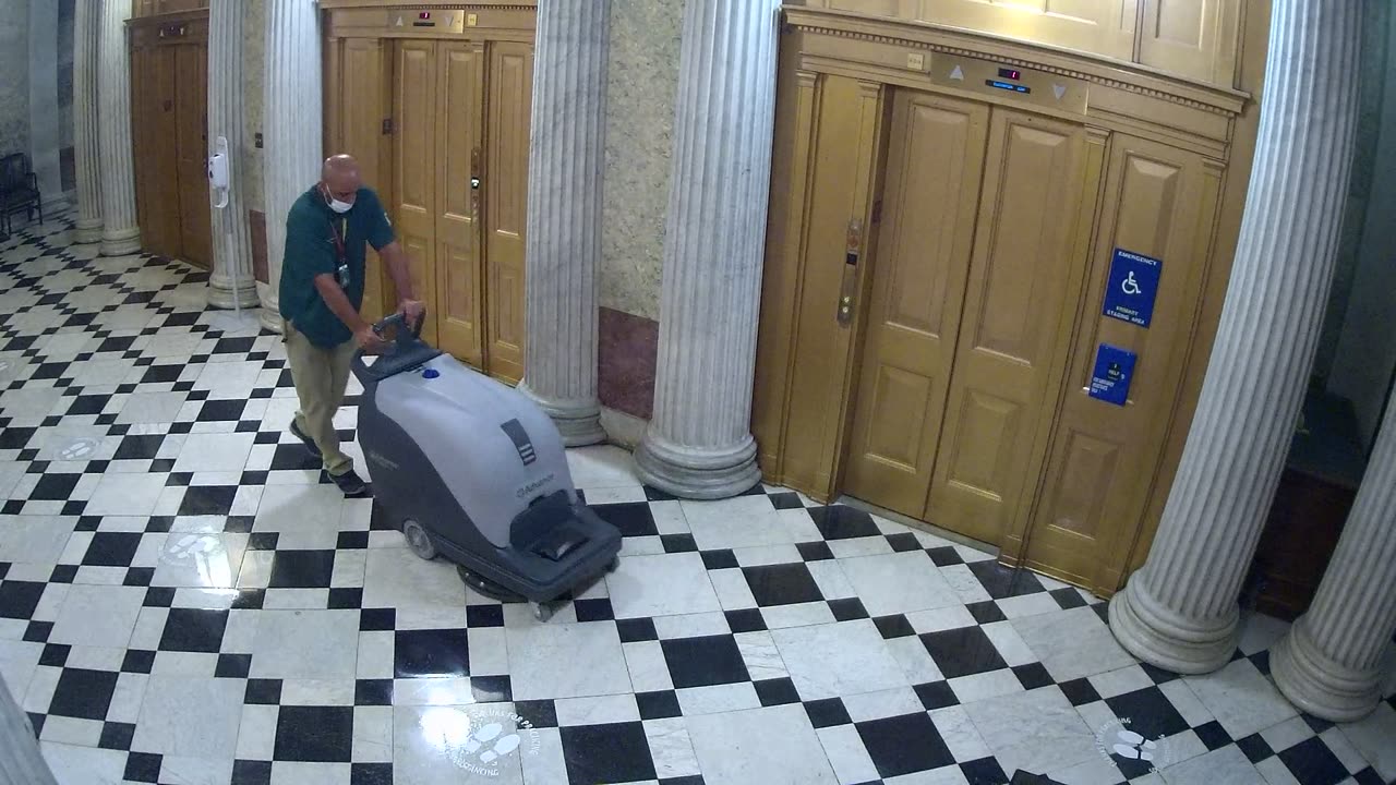 0211USCS02UpperSenDoorElevators_2021-01-06_06h38min26s700ms.mp4