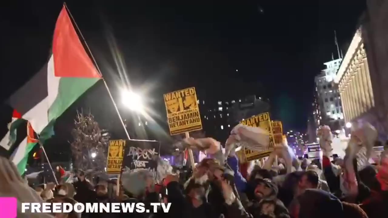 Hamas flags are being waved outside the Whitehouse.