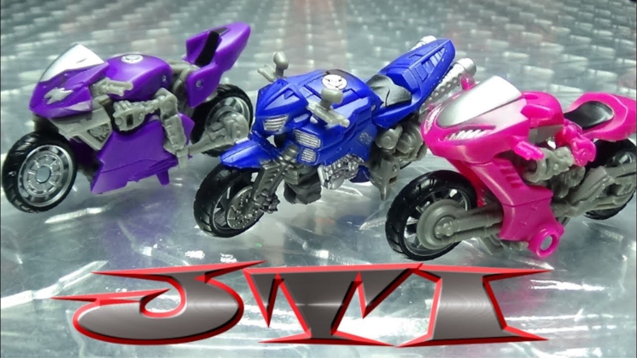 JUST TRANSFORM IT!: Studio Series Deluxe Arcee, Chromia, Elita-1